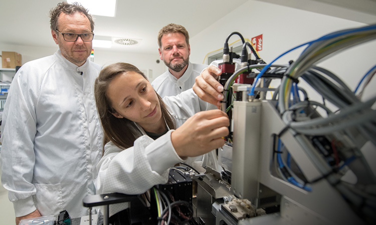 Photographic aerial camera