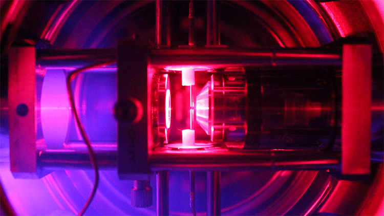 This photograph illustrates the combination of linear and nonlinear wave propagation in optics